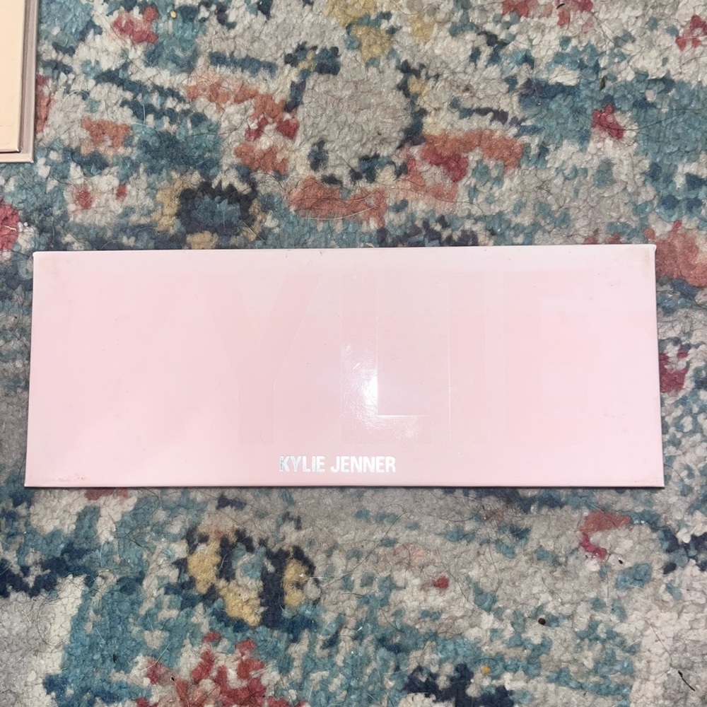 Kylie cosmetics Valentine palette